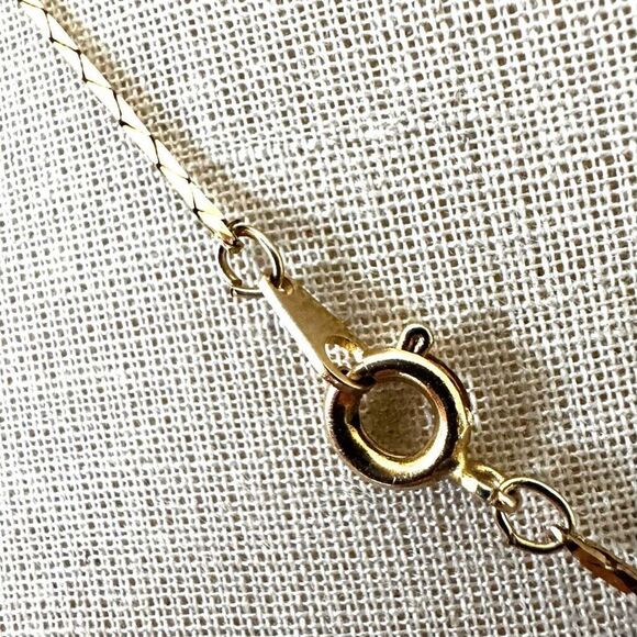 Gold tone Edged Natural Shell Pendant Necklace - Picture 7 of 10